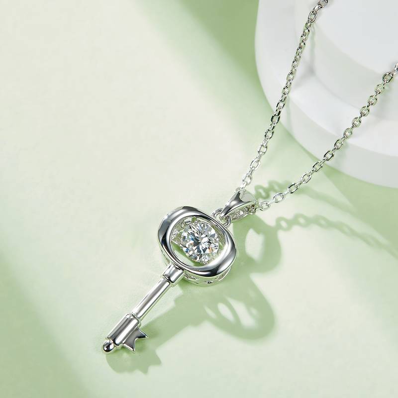 Dynamic Lock Love S925 Silver Plated Platinum Moissanite Diamond Necklace 50 Points D-Class
